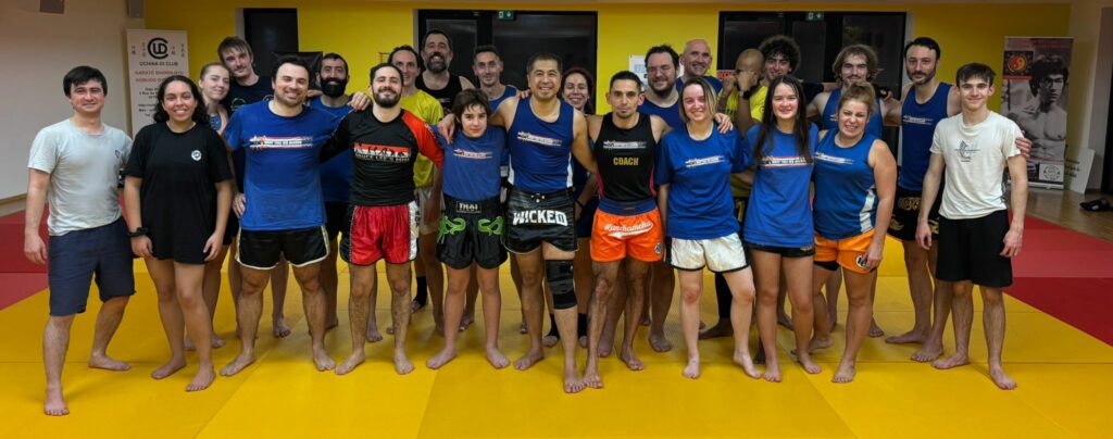 Les membres de l'association MUay Thaï JKD Meudon